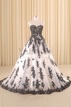 A-line Wedding Gown With black Appliques New Arrival wd-017