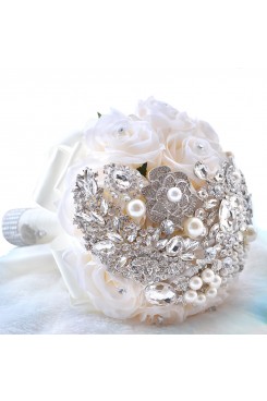 Ivory Crystal wedding bouquets Bridesmaids holding flowers with pearls
